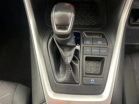 Thumbnail image for the Toyota RAV4 2.5 VVT-h Design    CVT