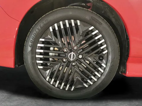 Thumbnail image for the Nissan LEAF 39kWh Tekna