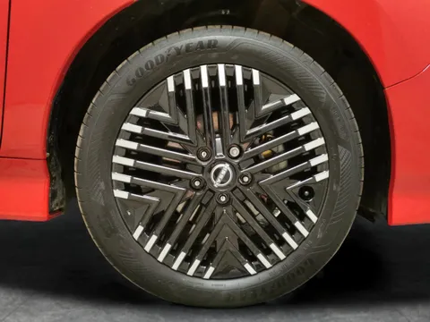 Thumbnail image for the Nissan LEAF 39kWh Tekna