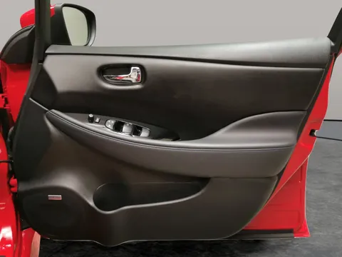 Thumbnail image for the Nissan LEAF 39kWh Tekna