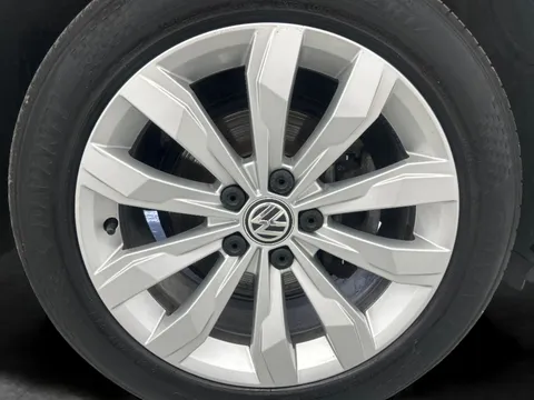Thumbnail image for the Volkswagen T-Roc 1.0 TSI SE
