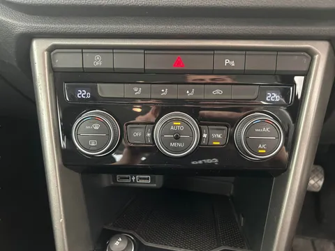 Thumbnail image for the Volkswagen T-Roc 1.0 TSI SE