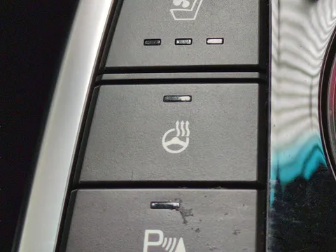 Thumbnail image for the Kia Niro 64kWh 4+