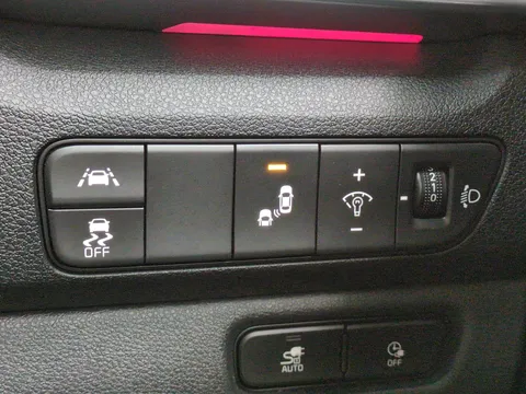 Thumbnail image for the Kia Niro 64kWh 4+