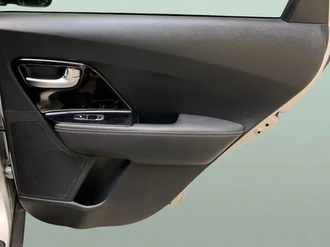 Thumbnail image for the Kia Niro 64kWh 4+