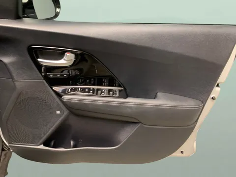 Thumbnail image for the Kia Niro 64kWh 4+