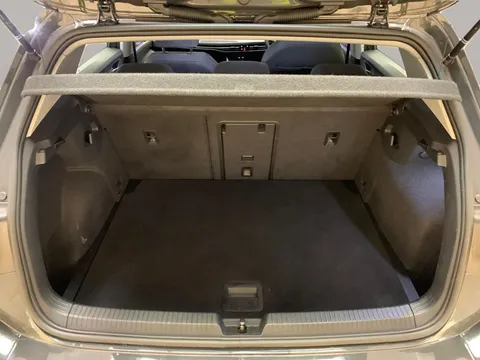 Thumbnail image for the Volkswagen Golf 1.5 TSI Life