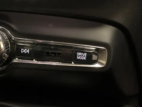 Thumbnail image for the Volvo XC40 1.5h T4 Recharge 10.7kWh R-Design   Plug-in