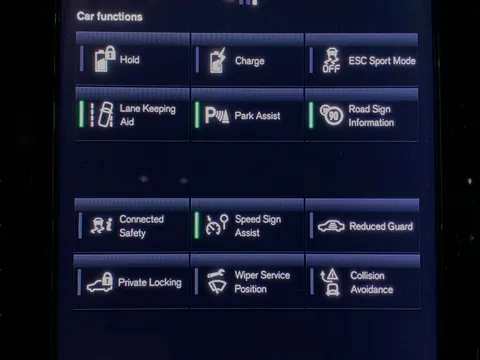 Thumbnail image for the Volvo XC40 1.5h T4 Recharge 10.7kWh R-Design   Plug-in