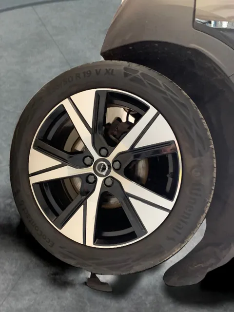 Thumbnail image for the Volvo XC40 1.5h T4 Recharge 10.7kWh R-Design   Plug-in