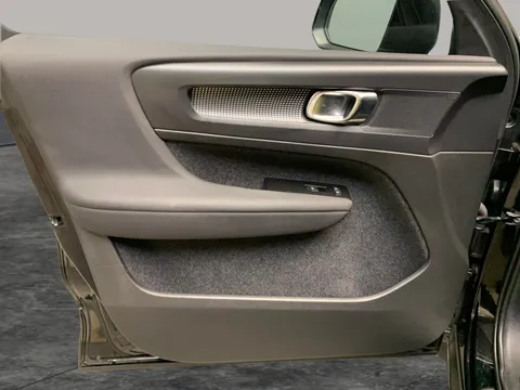 Thumbnail image for the Volvo XC40 1.5h T4 Recharge 10.7kWh R-Design   Plug-in
