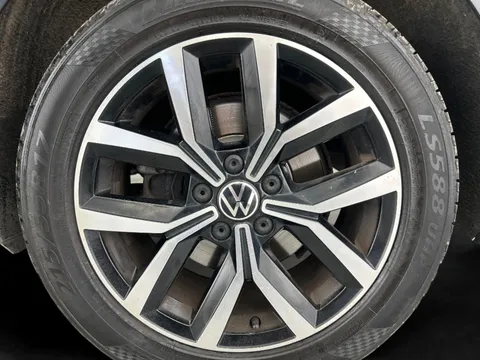 Thumbnail image for the Volkswagen Passat 1.5 TSI EVO SEL   DSG
