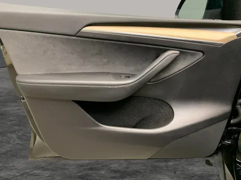 Thumbnail image for the Tesla Model Y SUV  RWD