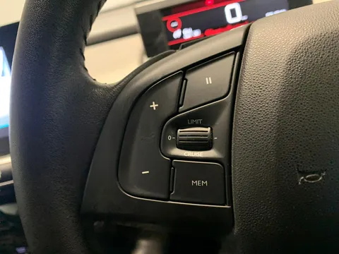 Thumbnail image for the Citroën C4 Cactus 1.2 PureTech GPF Flair