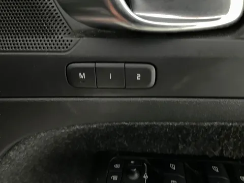 Thumbnail image for the Volvo XC40 1.5h T5 Twin Engine Recharge 10.7kWh R-Design Pro   Plug-in