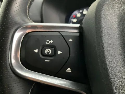 Thumbnail image for the Volvo XC40 1.5h T5 Twin Engine Recharge 10.7kWh R-Design Pro   Plug-in