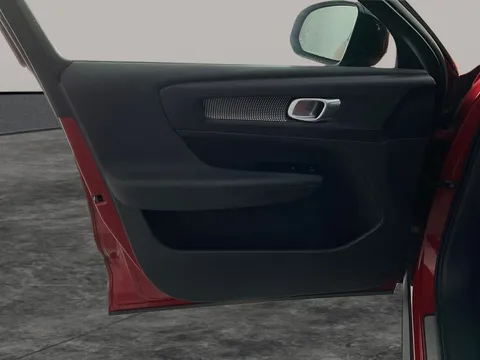 Thumbnail image for the Volvo XC40 1.5h T5 Twin Engine Recharge 10.7kWh R-Design Pro   Plug-in