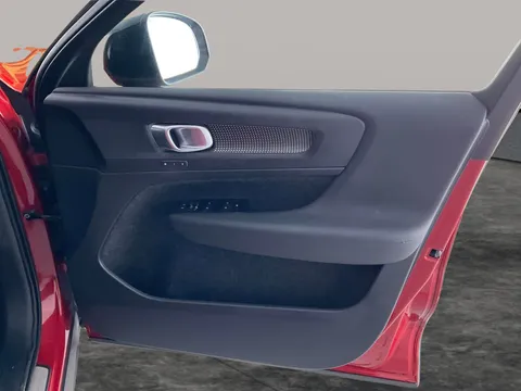 Thumbnail image for the Volvo XC40 1.5h T5 Twin Engine Recharge 10.7kWh R-Design Pro   Plug-in