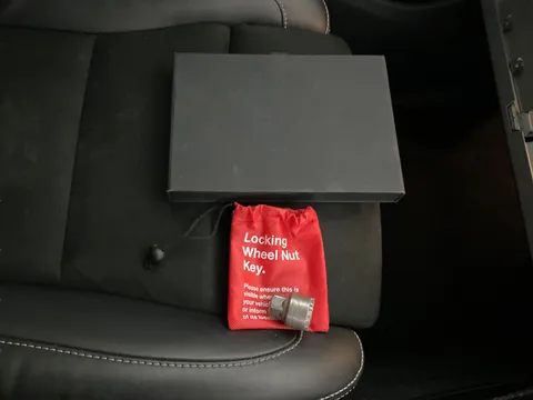 Thumbnail image for the Volvo XC40 1.5h T5 Twin Engine Recharge 10.7kWh R-Design Pro   Plug-in