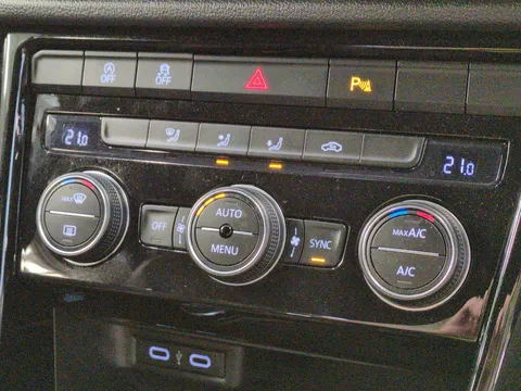 Thumbnail image for the Volkswagen T-Roc 2.0 TSI R   DSG 4Motion
