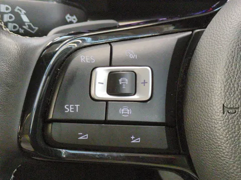 Thumbnail image for the Volkswagen T-Roc 2.0 TSI R   DSG 4Motion