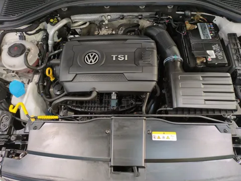 Thumbnail image for the Volkswagen T-Roc 2.0 TSI R   DSG 4Motion