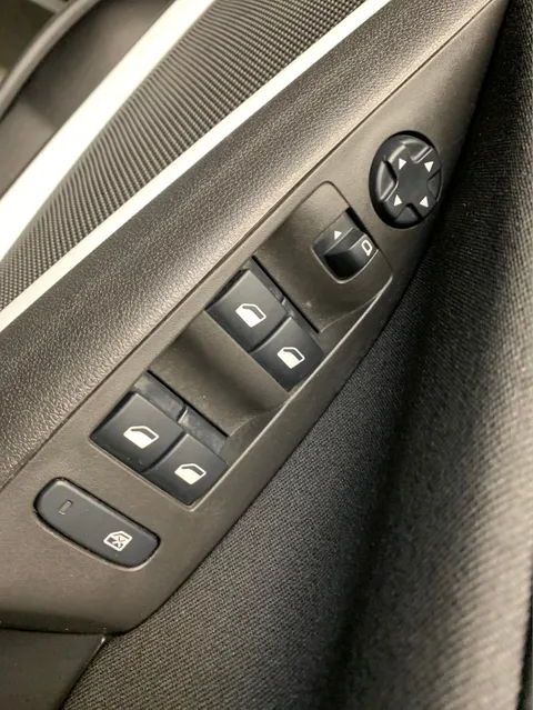 Thumbnail image for the Vauxhall Crossland X 1.2 SRi Nav