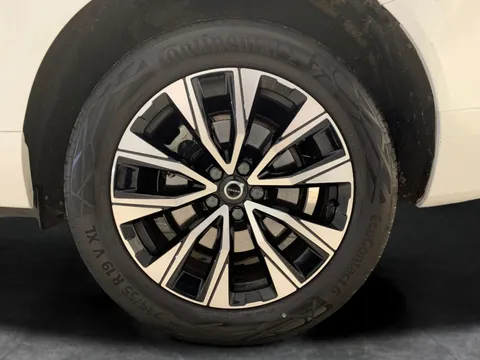 Thumbnail image for the Volvo XC60 2.0 B5 MHEV Plus    AWD