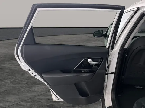 Thumbnail image for the Kia Niro 64kWh 4+