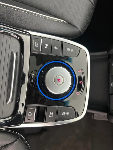 Thumbnail image for the Kia Niro 64kWh 4+