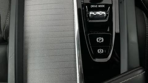 Thumbnail image for the Volvo XC60 2.0 B5 MHEV R-Design