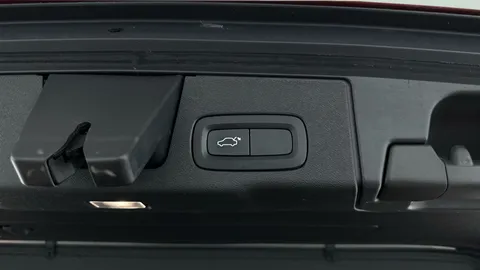 Thumbnail image for the Volvo XC60 2.0 B5 MHEV R-Design
