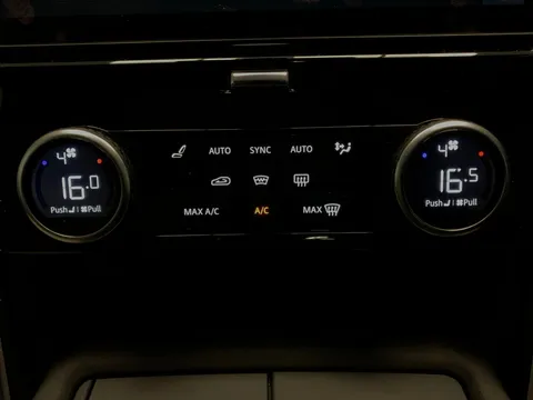 Thumbnail image for the Land Rover Discovery 3.0 D300 MHEV R-Dynamic HSE   4WD
