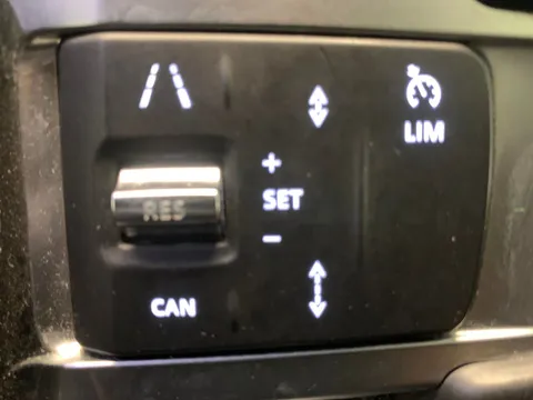 Thumbnail image for the Land Rover Discovery 3.0 D300 MHEV R-Dynamic HSE   4WD