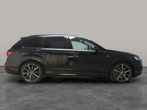 Thumbnail image for the Audi Q7 3.0 TFSIe V6 55 Black Edition   Plug-in  Tiptronic quattro   17.9kWh