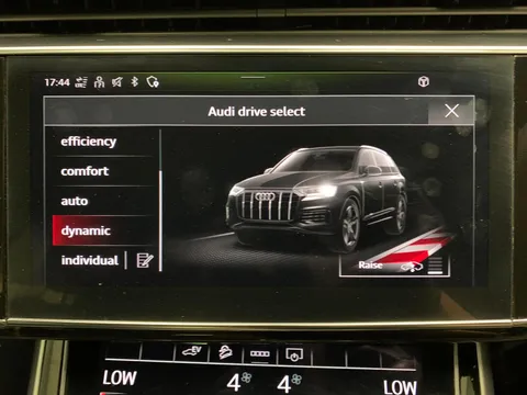 Thumbnail image for the Audi Q7 3.0 TFSIe V6 55 Black Edition   Plug-in  Tiptronic quattro   17.9kWh