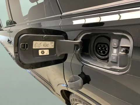 Thumbnail image for the Audi Q7 3.0 TFSIe V6 55 Black Edition   Plug-in  Tiptronic quattro   17.9kWh
