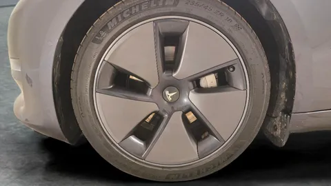Thumbnail image for the Tesla Model 3 (Dual Motor) Long Range   4WDE