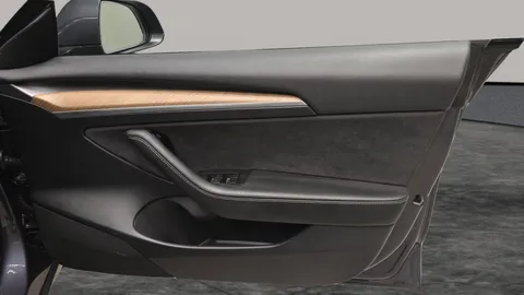 Thumbnail image for the Tesla Model 3 (Dual Motor) Long Range   4WDE
