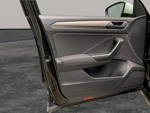 Thumbnail image for the Volkswagen T-Roc 1.0 TSI Design
