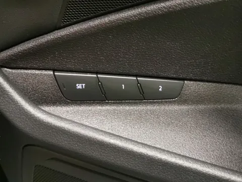 Thumbnail image for the Audi E-Tron 50 Technik   quattro 71.2kWh (11kW Charger)