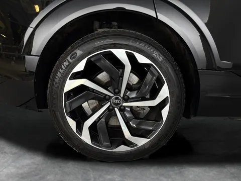 Thumbnail image for the Audi E-Tron 50 Black Edition   quattro 71.2kWh (11kW Charger)