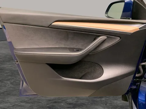 Thumbnail image for the Tesla Model Y SUV  RWD