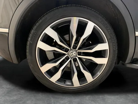 Thumbnail image for the Volkswagen Tiguan 2.0 TDI R-Line   DSG 4Motion