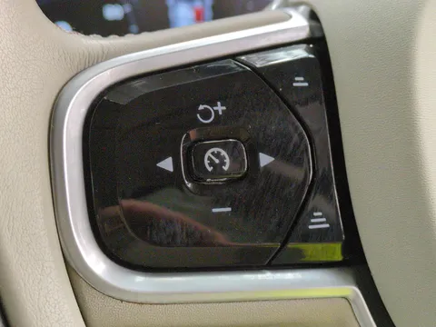 Thumbnail image for the Volvo XC90 2.0 B5 MHEV Momentum    4WD