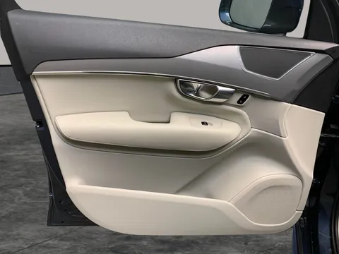 Thumbnail image for the Volvo XC90 2.0 B5 MHEV Momentum    4WD
