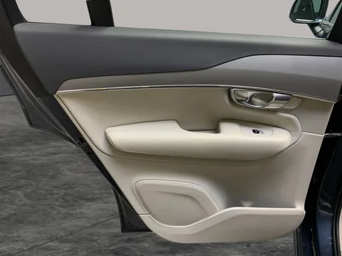 Thumbnail image for the Volvo XC90 2.0 B5 MHEV Momentum    4WD