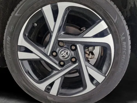 Thumbnail image for the Toyota C-HR 1.8 VVT-h GPF Design    CVT
