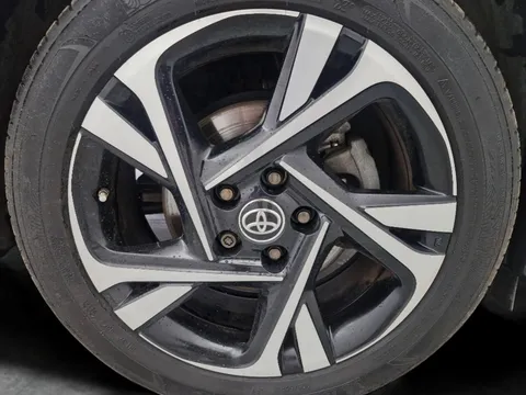 Thumbnail image for the Toyota C-HR 1.8 VVT-h GPF Design    CVT
