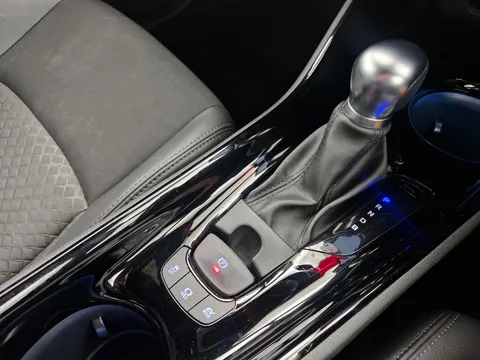 Thumbnail image for the Toyota C-HR 1.8 VVT-h GPF Design    CVT